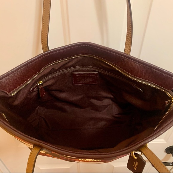 Coach City Zip Tote in Field Flora Print 
NWOT- RETIRED 2016 - Picture 10 of 13